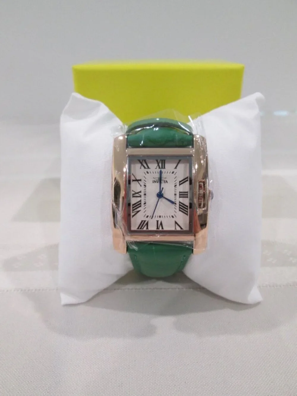 💚 Invicta Ladies’ Gold Tone & Green Adjustable Strap Watch NIB